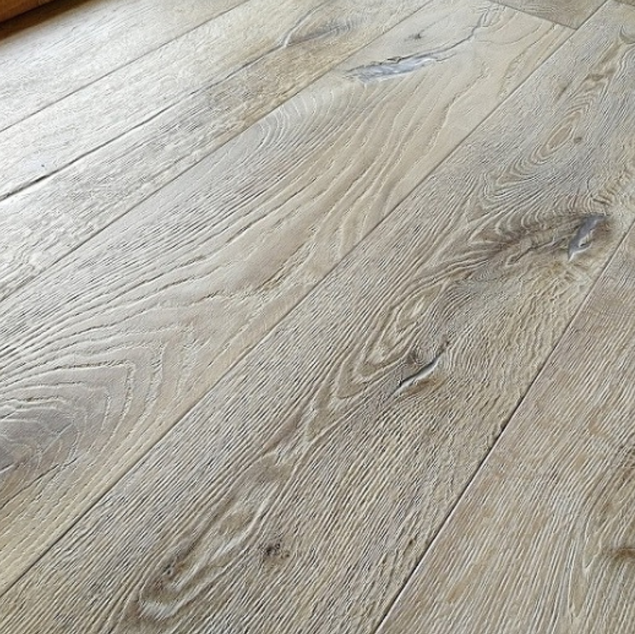 Distressed Natural Oak Engineered Wood Flooring – Hand-Crafted Aged Texture