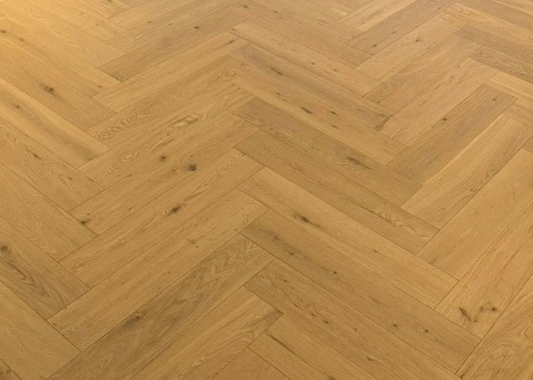 Raw Essence Oak Herringbone – 15/3 x 120 x 600mm | 9.24m² Pack (Clearance)